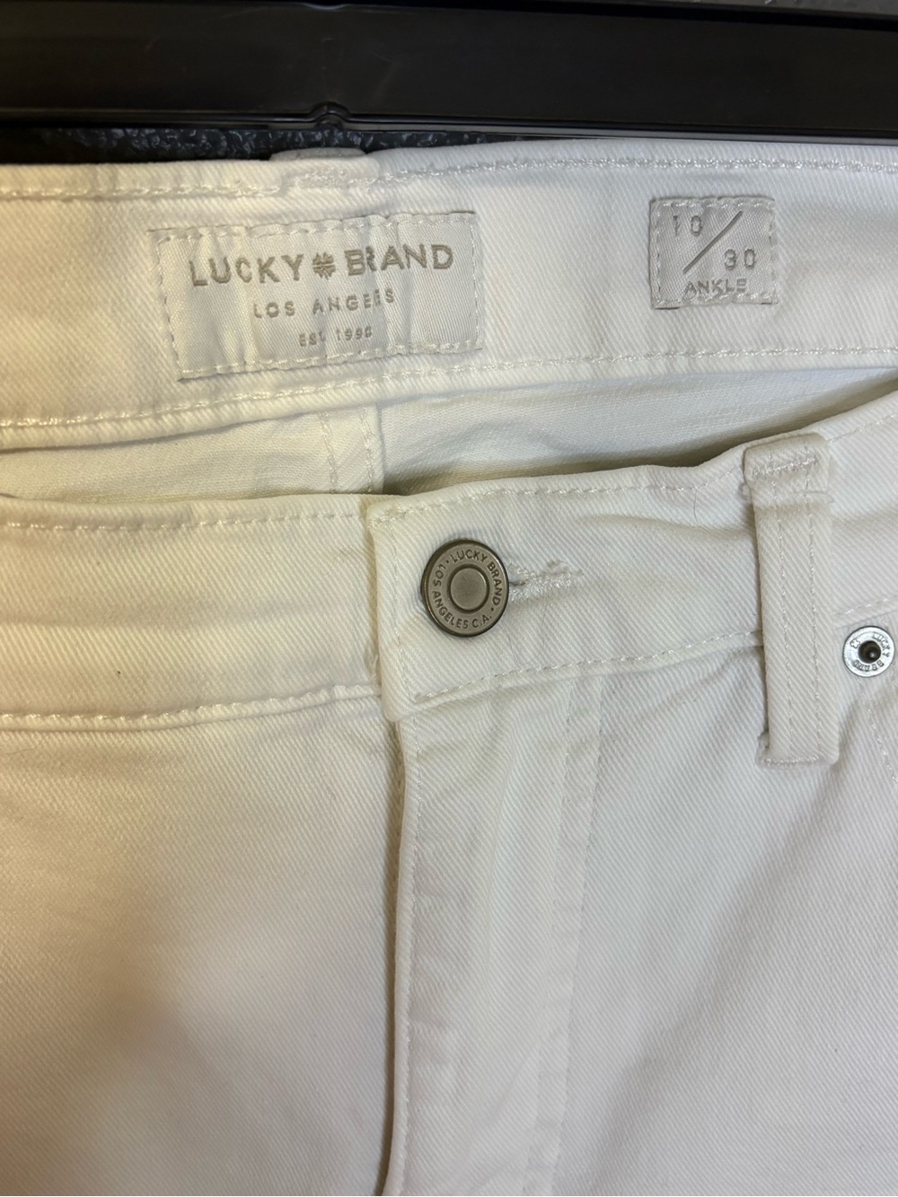 Lucky Brand Women's White Jeans Size 10/30 (SKU 211)